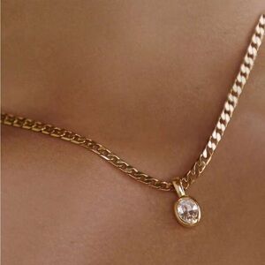 Elegant Gold Necklace with Pendant